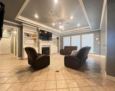 6035 Barrington Avenue - Photo Thumbnail 7