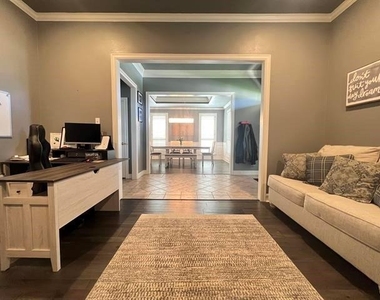6035 Barrington Avenue - Photo Thumbnail 3