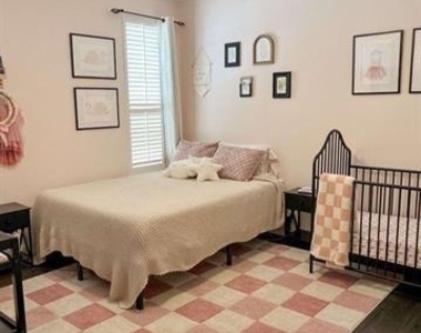 6035 Barrington Avenue - Photo Thumbnail 21