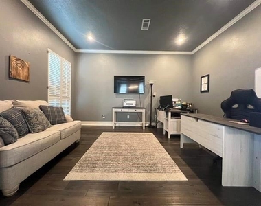 6035 Barrington Avenue - Photo Thumbnail 4