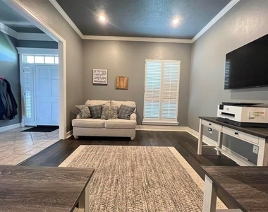6035 Barrington Avenue - Photo Thumbnail 5