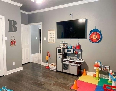 6035 Barrington Avenue - Photo Thumbnail 31