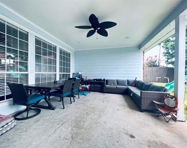 6035 Barrington Avenue - Photo Thumbnail 34