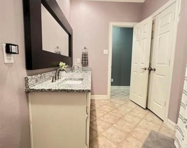 6035 Barrington Avenue - Photo Thumbnail 25