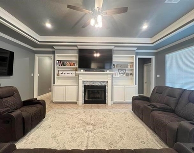 6035 Barrington Avenue - Photo Thumbnail 8