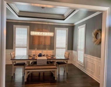 6035 Barrington Avenue - Photo Thumbnail 6