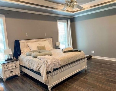 6035 Barrington Avenue - Photo Thumbnail 16
