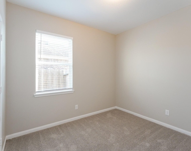 5026 Manor Stone Lane - Photo Thumbnail 9