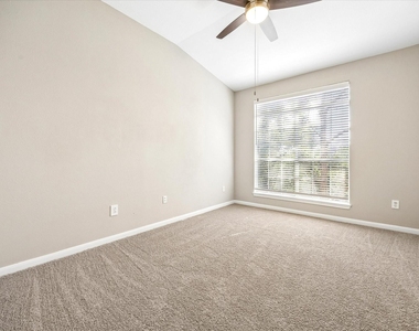 5353 Memorial Drive - Photo Thumbnail 6