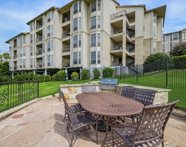 5353 Memorial Drive - Photo Thumbnail 12