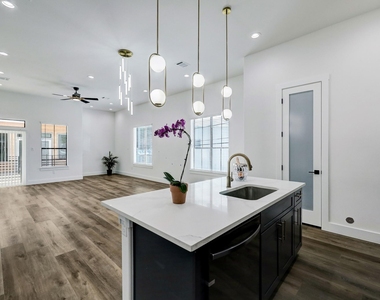 1303 E 27th Street - Photo Thumbnail 14