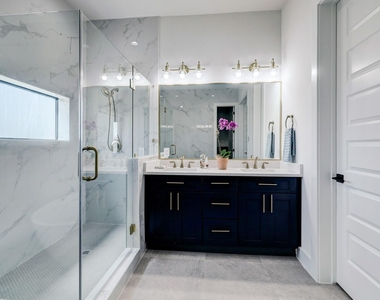 1303 E 27th Street - Photo Thumbnail 17