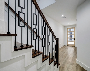 1303 E 27th Street - Photo Thumbnail 7