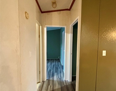 111 Lakeside Woods Drive - Photo Thumbnail 13