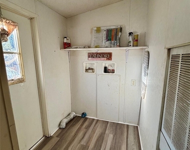 111 Lakeside Woods Drive - Photo Thumbnail 6