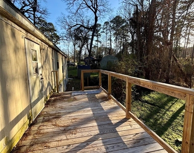 111 Lakeside Woods Drive - Photo Thumbnail 17
