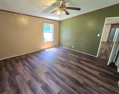 111 Lakeside Woods Drive - Photo Thumbnail 8