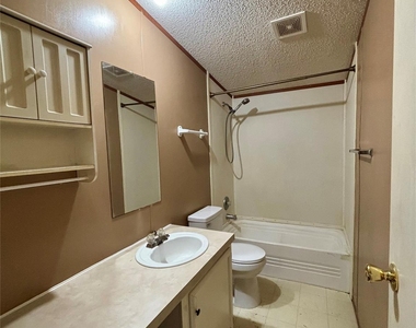 111 Lakeside Woods Drive - Photo Thumbnail 14