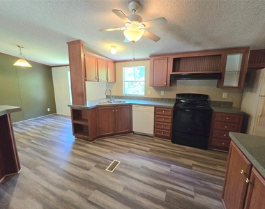 111 Lakeside Woods Drive - Photo Thumbnail 4