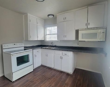 5318 Chennault Road - Photo Thumbnail 7
