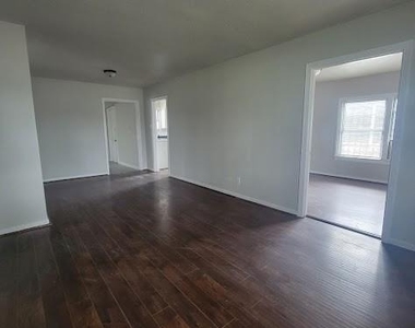 5318 Chennault Road - Photo Thumbnail 8