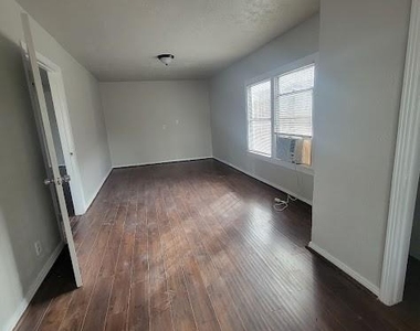 5318 Chennault Road - Photo Thumbnail 2