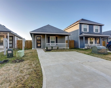 16428 Jasmine Marie Place - Photo Thumbnail 2