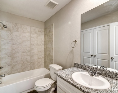 16428 Jasmine Marie Place - Photo Thumbnail 18