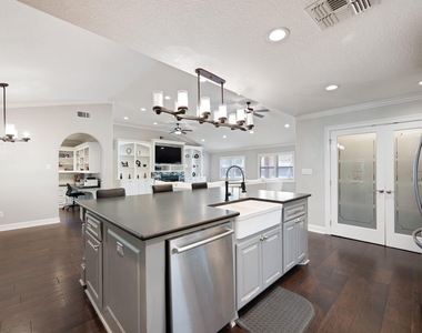 411 E Norris Street - Photo Thumbnail 7