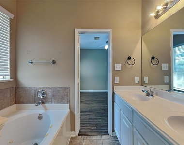7418 Jacobs Well Drive - Photo Thumbnail 10