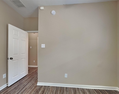 7418 Jacobs Well Drive - Photo Thumbnail 12