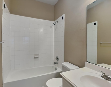 7418 Jacobs Well Drive - Photo Thumbnail 16