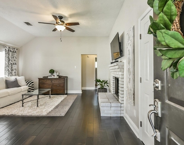 1118 Chelsea Lane - Photo Thumbnail 1