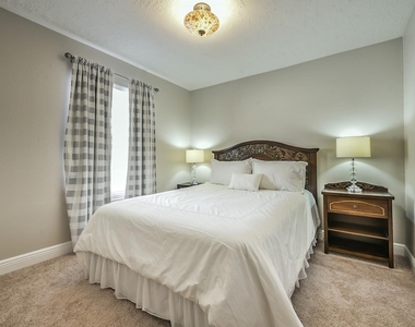 1118 Chelsea Lane - Photo Thumbnail 12