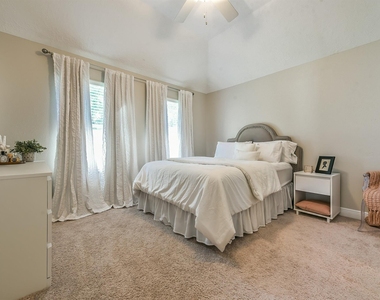 1118 Chelsea Lane - Photo Thumbnail 10