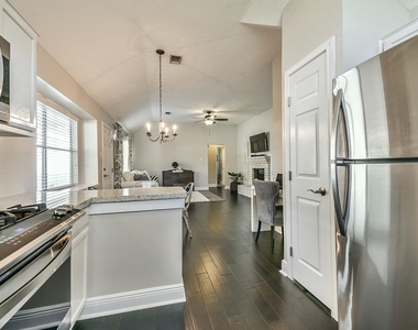 1118 Chelsea Lane - Photo Thumbnail 9