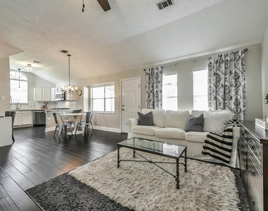 1118 Chelsea Lane - Photo Thumbnail 4