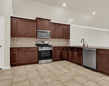 2414 Willow Fall Lane - Photo Thumbnail 7