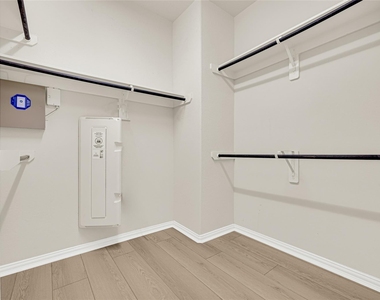 2414 Willow Fall Lane - Photo Thumbnail 15