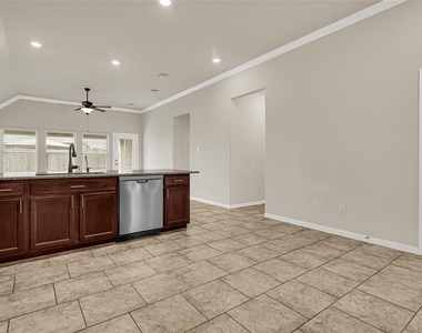 2414 Willow Fall Lane - Photo Thumbnail 5