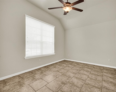 2414 Willow Fall Lane - Photo Thumbnail 18