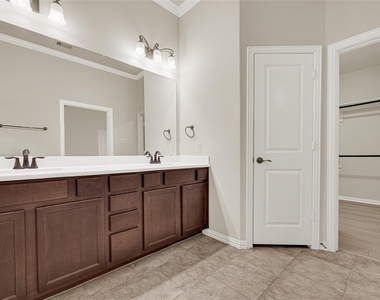 2414 Willow Fall Lane - Photo Thumbnail 14