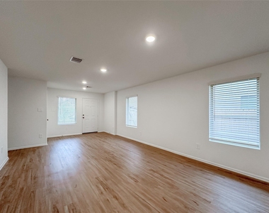 1515 Las Cuevas Drive - Photo Thumbnail 7