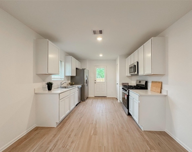 1515 Las Cuevas Drive - Photo Thumbnail 8