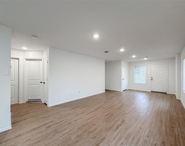1515 Las Cuevas Drive - Photo Thumbnail 6