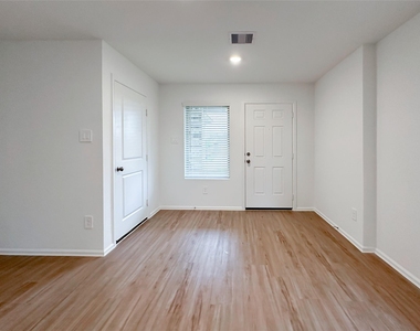 1515 Las Cuevas Drive - Photo Thumbnail 3
