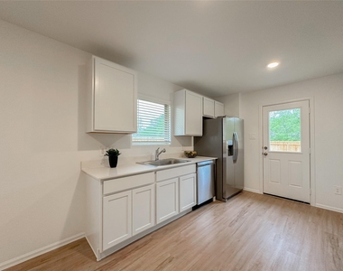 1515 Las Cuevas Drive - Photo Thumbnail 9