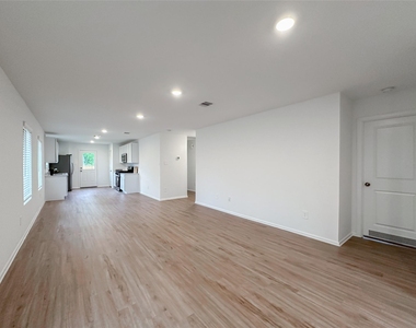 1515 Las Cuevas Drive - Photo Thumbnail 4