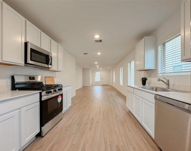 1515 Las Cuevas Drive - Photo Thumbnail 11