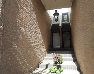 218 Stratford Street - Photo Thumbnail 4